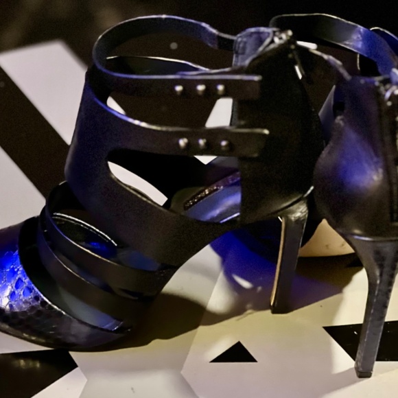 BCBGeneration Snakeskin Pointed Heels- Strappy Zipper Back Pumps 8.5 Black/Blue - Picture 8 of 15